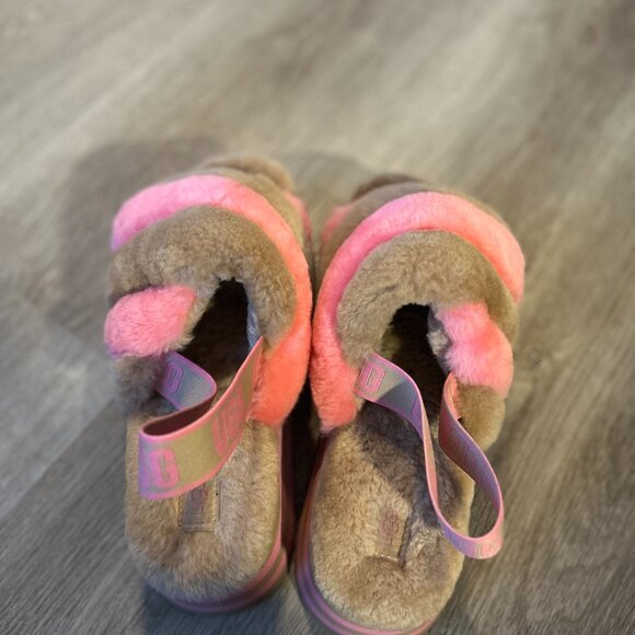 Fluffy UGG Slides - Picture 2 of 3